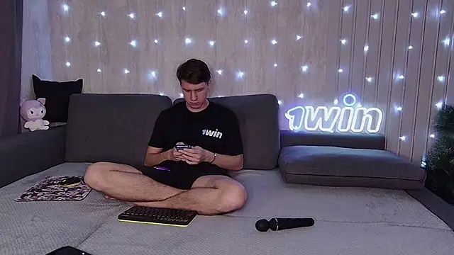 Snapshot of wineandboobss chatting on 12-17-24, 04:21 wineandboobss online show from 12-17-24, 04:21