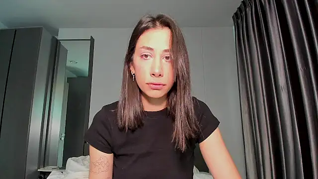 Snapshot of Sophiehii chatting on 01-14-25, 05:51 Sophiehii online show from 01-14-25, 05:51