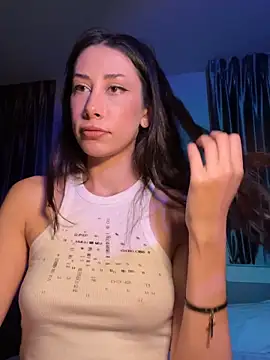 Snapshot of Sophiehii chatting on 05-17-26, 11:06 Sophiehii online show from 05-17-26, 11:06