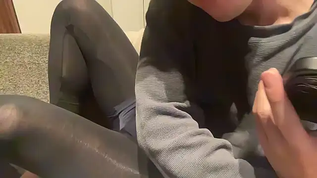 Snapshot of atom0407 chatting on 01-10-25, 06:06 atom0407 online show from 01-10-25, 06:06