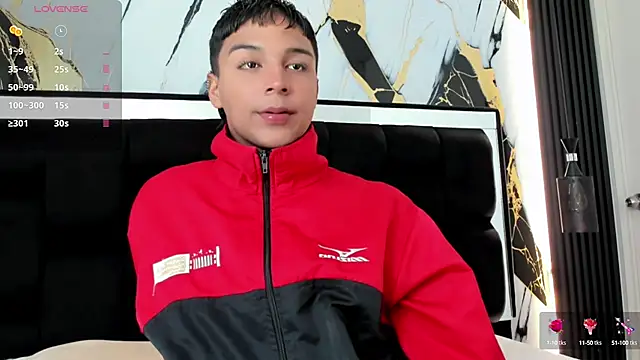 Snapshot of Seductivo_jr chatting on 10-08-25, 04:21 Seductivo jr online show from 10-08-25, 04:21