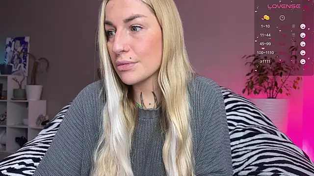 Snapshot of Tanya_Acid chatting on 12-03-25, 03:21 Tanya Acid online show from 12-03-25, 03:21