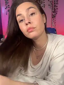 Snapshot of MiaNell chatting on 12-17-24, 03:39 MiaNell online show from 12-17-24, 03:39