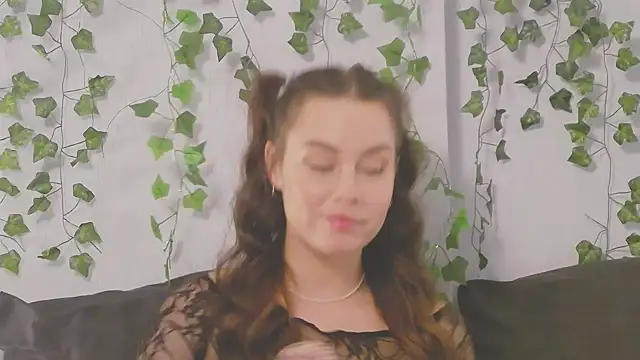 Snapshot of MiaNell chatting on 02-23-25, 07:49 MiaNell online show from 02-23-25, 07:49