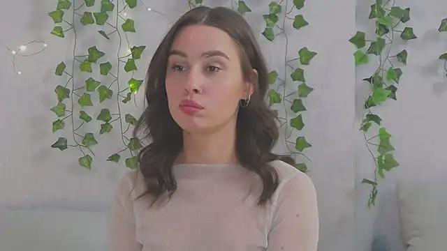 Snapshot of MiaNell chatting on 03-16-25, 01:07 MiaNell online show from 03-16-25, 01:07