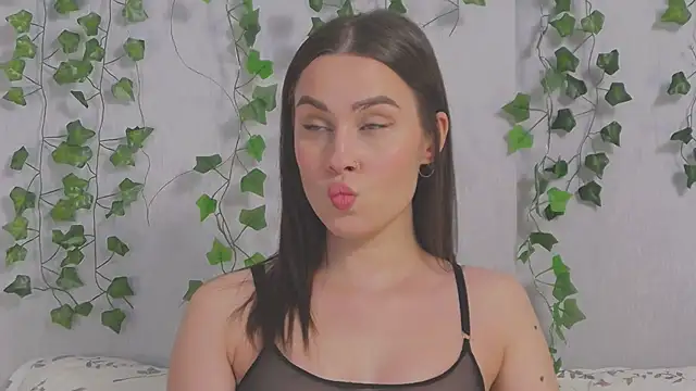 Snapshot of MiaNell chatting on 03-19-25, 12:37 MiaNell online show from 03-19-25, 12:37