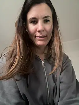 Snapshot of Sara_darling chatting on 12-09-24, 09:39 Sara darling online show from 12-09-24, 09:39