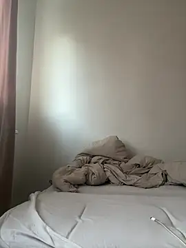 Snapshot of Sara_darling chatting on 03-08-25, 06:21 Sara darling online show from 03-08-25, 06:21