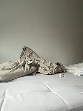 Snapshot of Sara_darling chatting on 03-12-25, 06:51 Sara darling online show from 03-12-25, 06:51