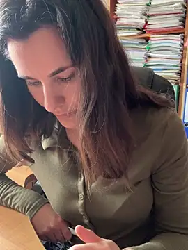 Snapshot of Sara_darling chatting on 03-16-25, 12:44 Sara darling online show from 03-16-25, 12:44