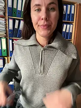 Snapshot of Sara_darling chatting on 03-17-25, 02:56 Sara darling online show from 03-17-25, 02:56