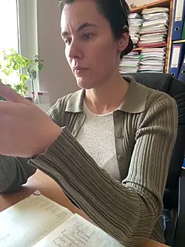 Snapshot of Sara_darling chatting on 03-19-25, 12:23 Sara darling online show from 03-19-25, 12:23