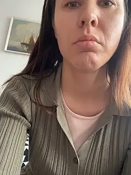 Snapshot of Sara_darling chatting on 11-19-25, 10:59 Sara darling online show from 11-19-25, 10:59