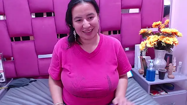 NaomyPrinces online show from 12-30-24, 08:25