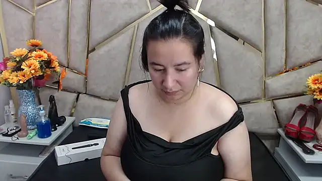 NaomyPrinces online show from 01-24-25, 01:57