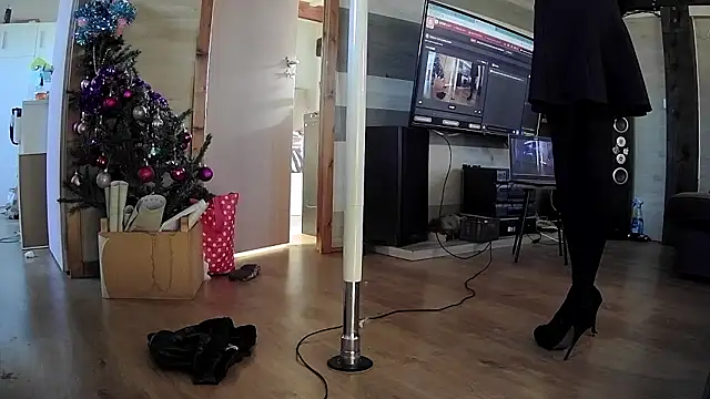 FLakiReve online show from 12-18-25, 02:56