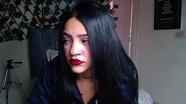 Snapshot of Violettasquirt chatting on 06-09-26, 01:23 Violettasquirt online show from 06-09-26, 01:23