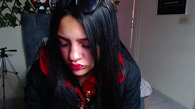 Snapshot of Violettasquirt chatting on 06-11-26, 01:42 Violettasquirt online show from 06-11-26, 01:42