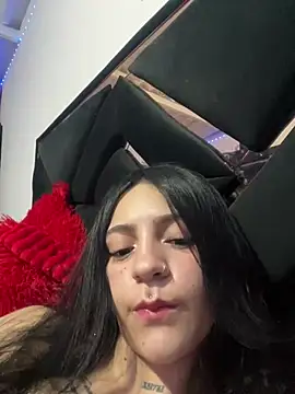 Snapshot of Violettasquirt chatting on 06-15-26, 03:20 Violettasquirt online show from 06-15-26, 03:20