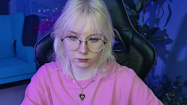 Snapshot of NancyMartinez chatting on 02-18-25, 08:16 NancyMartinez online show from 02-18-25, 08:16