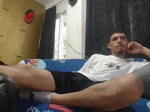 Snapshot of latinboydig chatting on 12-30-24, 08:25 latinboydig online show from 12-30-24, 08:25