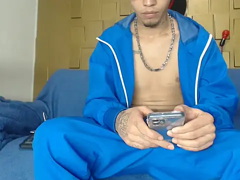 Snapshot of latinboydig chatting on 02-12-25, 02:35 latinboydig online show from 02-12-25, 02:35