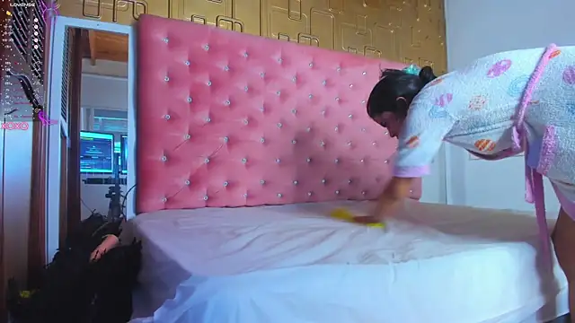 Molly gomez  online show from 01-19-25, 10:17