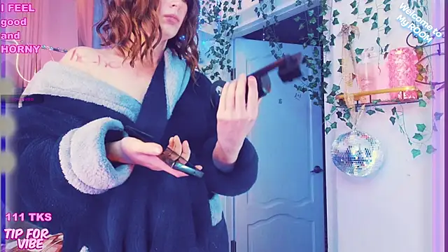 Snapshot of Toxic_Ellies chatting on 12-22-24, 06:15 Toxic Ellies online show from 12-22-24, 06:15