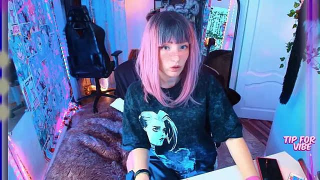 Snapshot of Toxic_Ellies chatting on 03-22-25, 06:14 Toxic Ellies online show from 03-22-25, 06:14