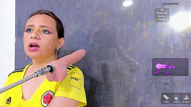 Snapshot of Issys_milf chatting on 09-09-25, 12:26 Issys milf online show from 09-09-25, 12:26