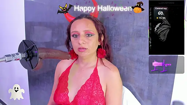 Snapshot of Issys_milf chatting on 10-31-25, 12:17 Issys milf online show from 10-31-25, 12:17