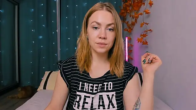 Snapshot of InsatiableFoxX chatting on 09-19-25, 07:25 InsatiableFoxX online show from 09-19-25, 07:25