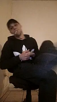 Snapshot of kx93 chatting on 02-21-25, 09:32 kx93 online show from 02-21-25, 09:32