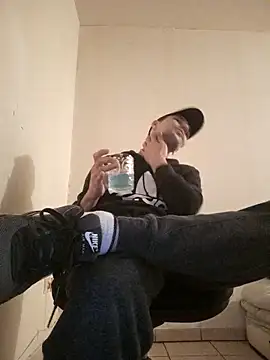 Snapshot of kx93 chatting on 02-23-25, 08:44 kx93 online show from 02-23-25, 08:44