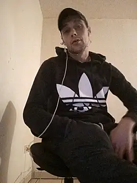 Snapshot of kx93 chatting on 02-23-25, 11:47 kx93 online show from 02-23-25, 11:47