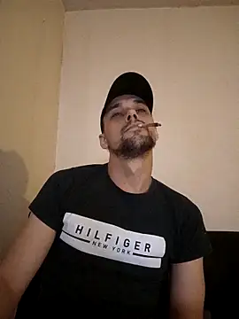 Snapshot of kx93 chatting on 10-21-25, 05:13 kx93 online show from 10-21-25, 05:13