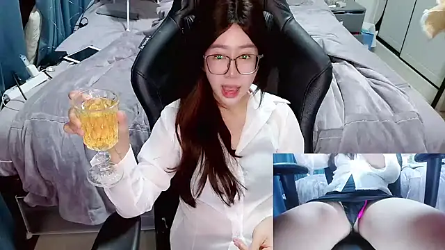 Angelababy001 online show from 12-13-24, 06:27