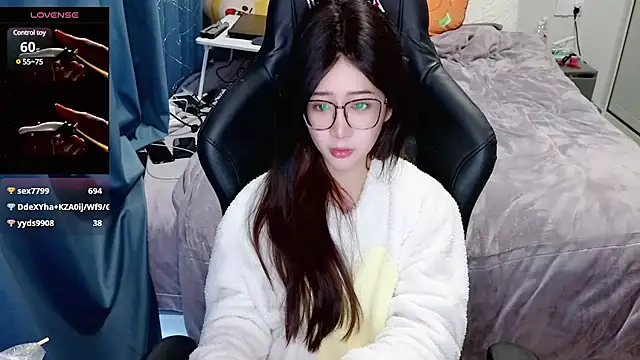 Angelababy001 online show from 01-13-25, 12:09