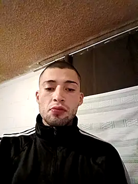 Snapshot of Suggarwhite18CM chatting on 10-13-25, 05:07 Suggarwhite18CM online show from 10-13-25, 05:07