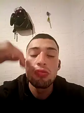 Snapshot of Suggarwhite18CM chatting on 12-17-25, 08:53 Suggarwhite18CM online show from 12-17-25, 08:53