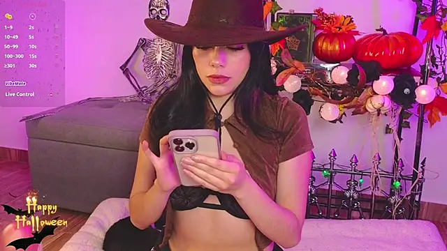 Snapshot of Soffimoon_ chatting on 10-18-25, 01:52 Soffimoon online show from 10-18-25, 01:52