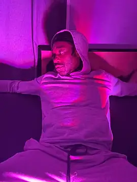 Snapshot of shomeagudtyme chatting on 12-28-24, 12:47 shomeagudtyme online show from 12-28-24, 12:47