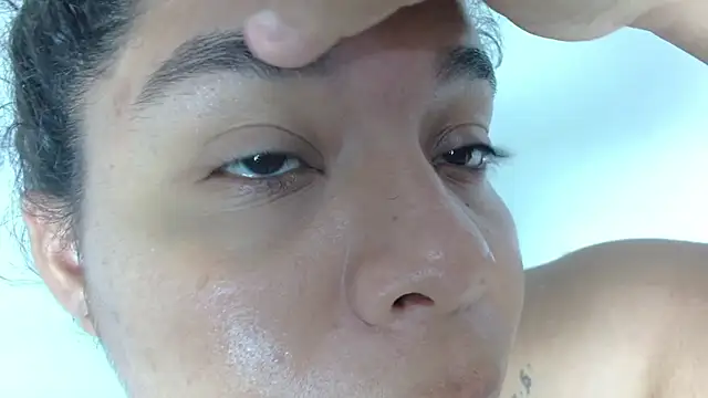 Snapshot of yulissa18 chatting on 01-11-25, 05:20 yulissa18 online show from 01-11-25, 05:20