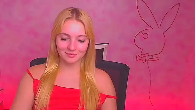 Snapshot of Milka_kiss_ chatting on 12-19-24, 04:13 Milka kiss online show from 12-19-24, 04:13