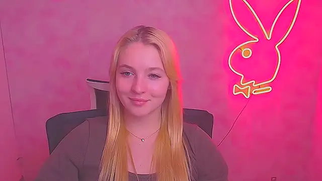 Snapshot of Milka_kiss_ chatting on 02-08-25, 03:53 Milka kiss online show from 02-08-25, 03:53