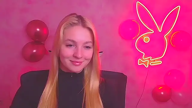 Snapshot of Milka_kiss_ chatting on 02-13-25, 12:32 Milka kiss online show from 02-13-25, 12:32