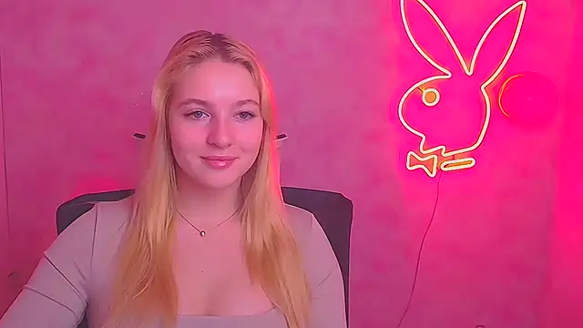 Snapshot of Milka_kiss_ chatting on 02-16-25, 12:32 Milka kiss online show from 02-16-25, 12:32