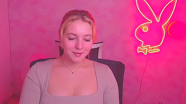 Snapshot of Milka_kiss_ chatting on 02-16-25, 03:48 Milka kiss online show from 02-16-25, 03:48