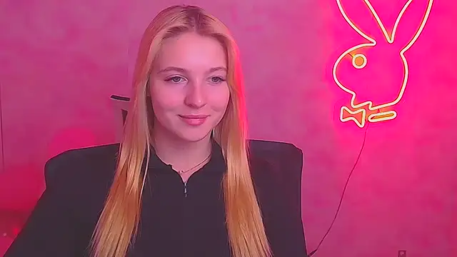 Snapshot of Milka_kiss_ chatting on 02-20-25, 12:36 Milka kiss online show from 02-20-25, 12:36