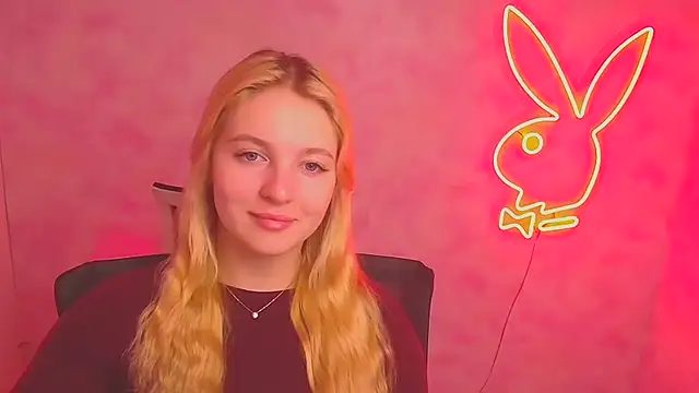 Snapshot of Milka_kiss_ chatting on 03-04-25, 06:58 Milka kiss online show from 03-04-25, 06:58